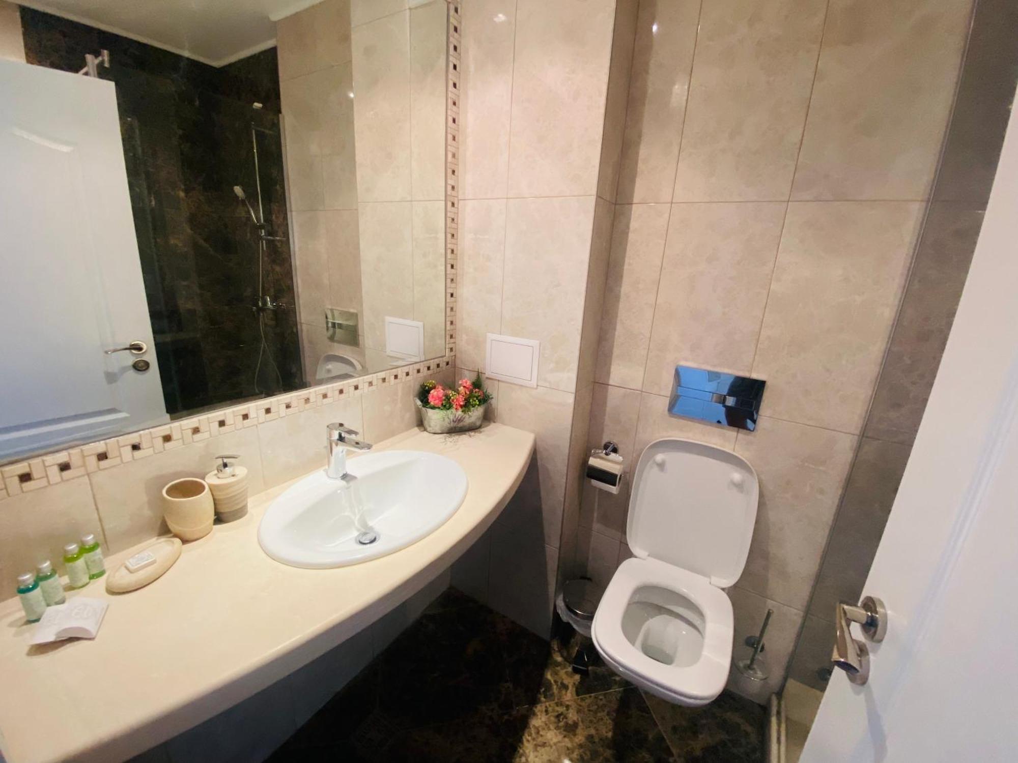 1Bd Ap In La Mer Complex Private Beach And Pool Sables d'or Extérieur photo